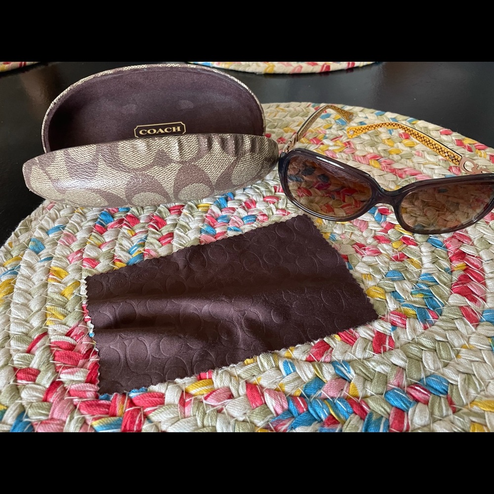 Coach sunglasses in nice condition! Minor flaw!